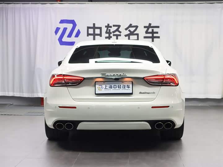 Фото 4 - Maserati Quattroporte