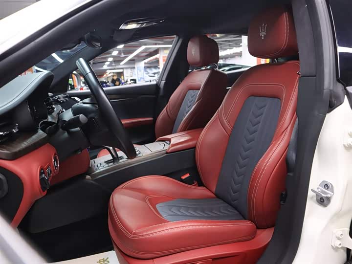 Фото 5 - Maserati Quattroporte