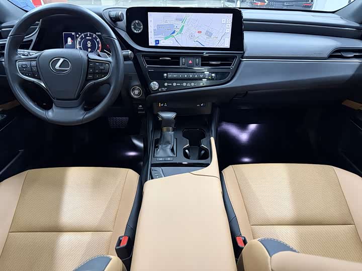 Фото 7 - Lexus ES