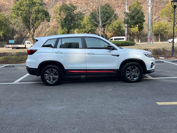 Фото 7 - Changan CS75