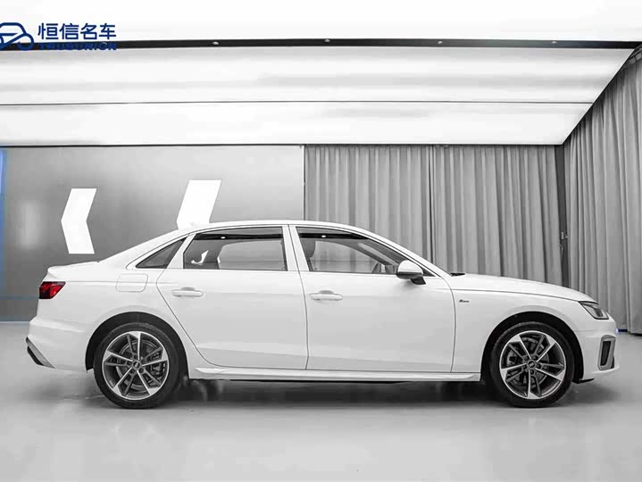 Фото 4 - Audi A4L