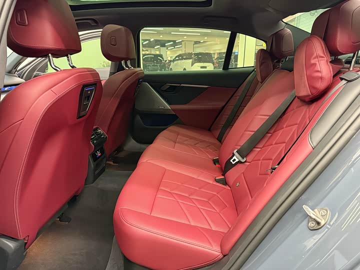 Фото 8 - BMW 5 Series