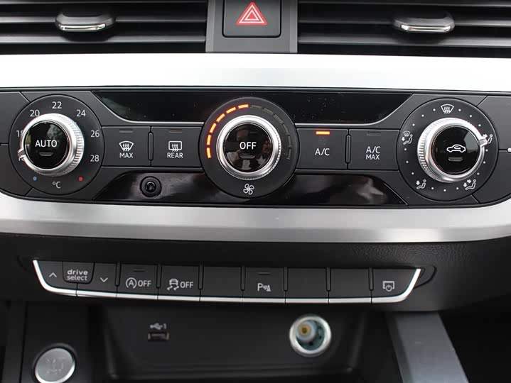 Фото 5 - Audi A4L