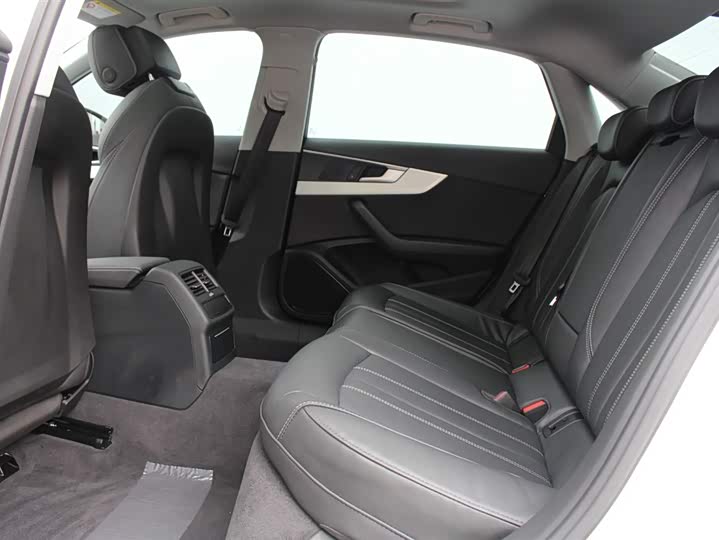 Фото 7 - Audi A4L