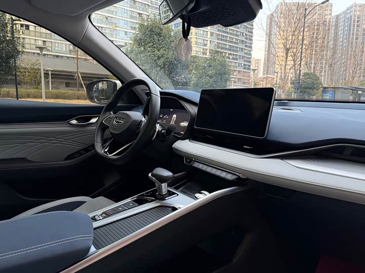 Фото 7 - Geely Preface