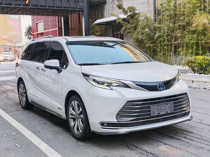 Фото 3 - Toyota Sienna