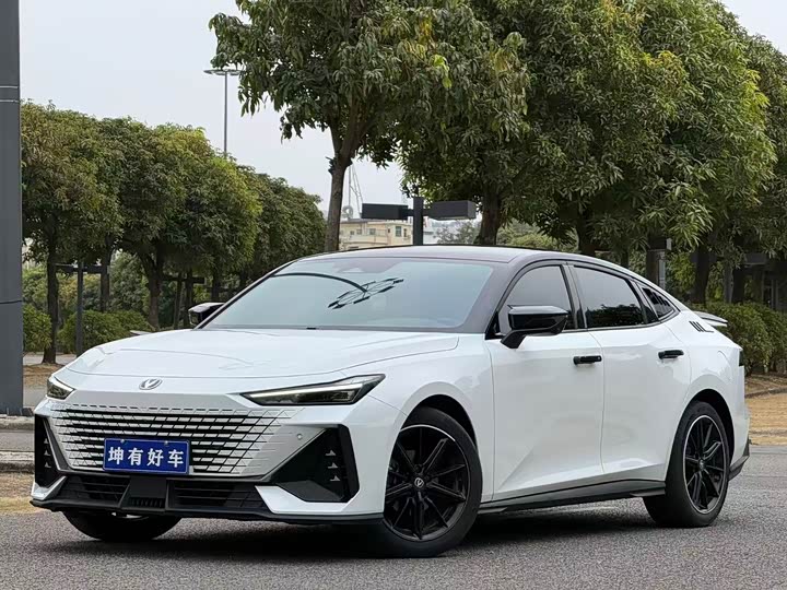 Фото 1 - Changan UNI-V