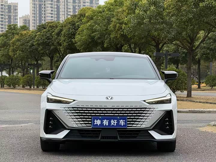 Фото 2 - Changan UNI-V