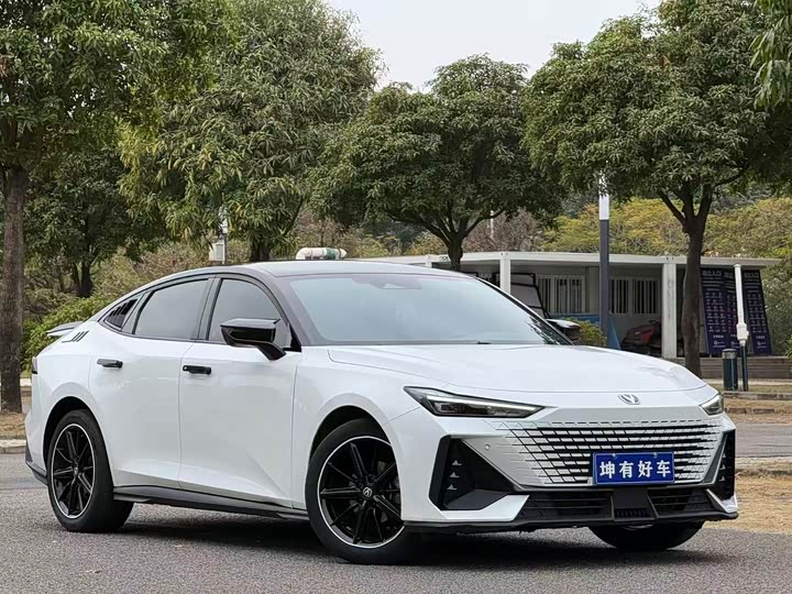 Фото 3 - Changan UNI-V