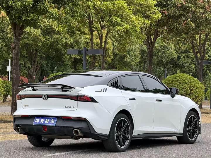 Фото 4 - Changan UNI-V