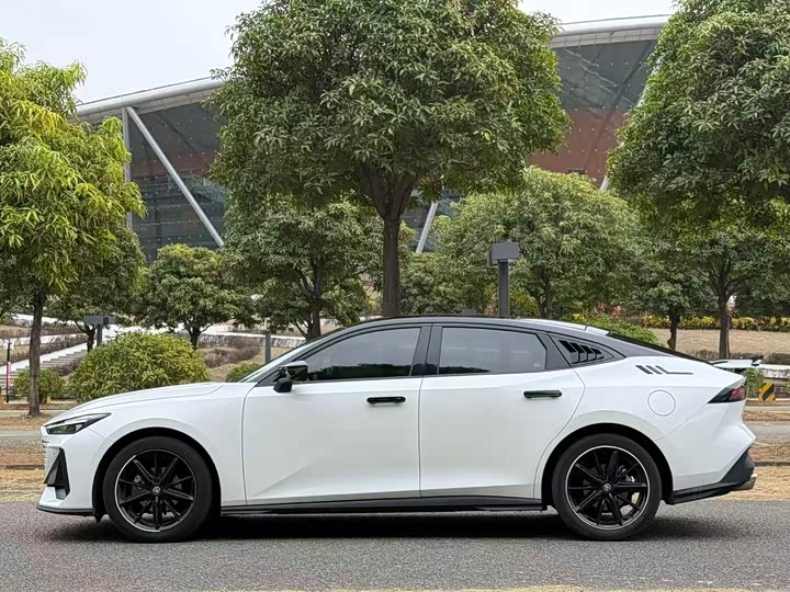 Фото 7 - Changan UNI-V