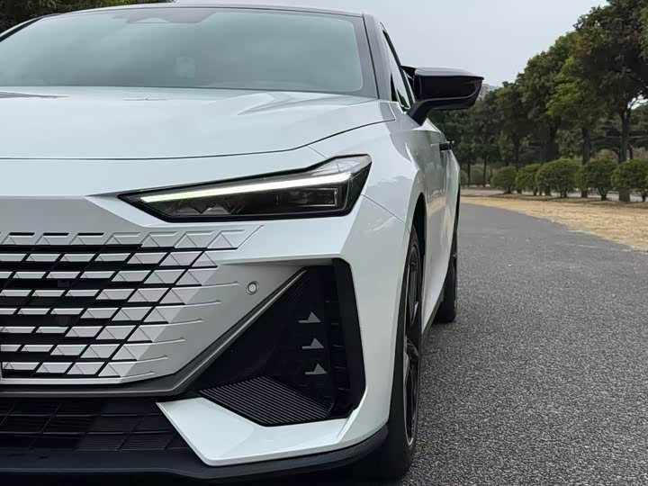 Фото 8 - Changan UNI-V