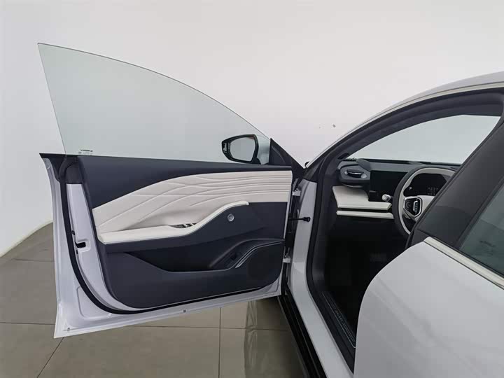 Фото 8 - Geely Galaxy E8