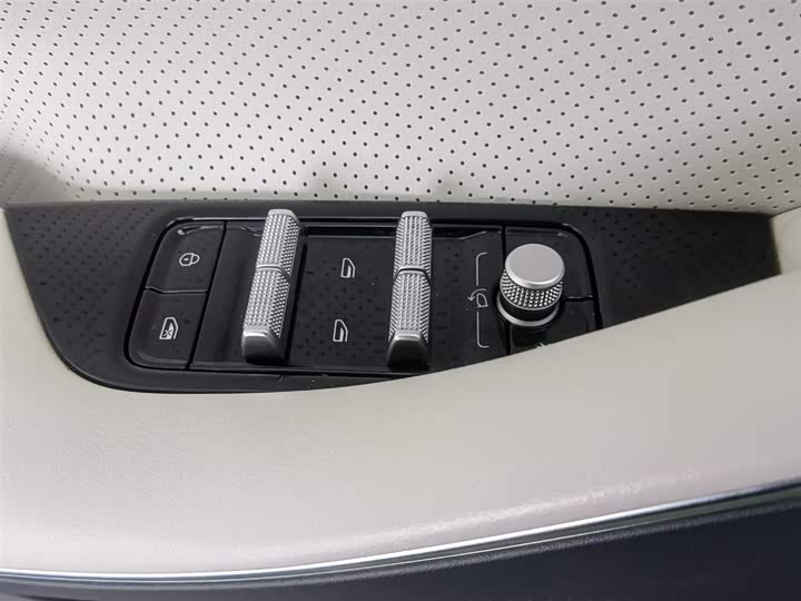 Фото 9 - Geely Galaxy E8