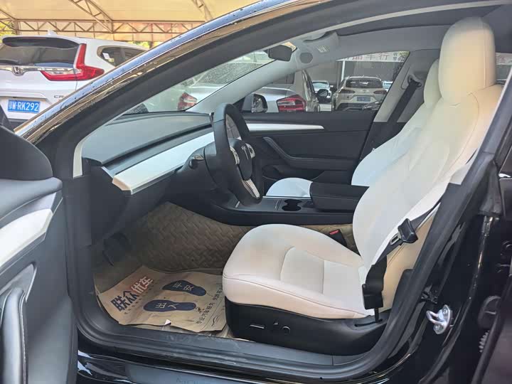 Фото 4 - Tesla Model 3