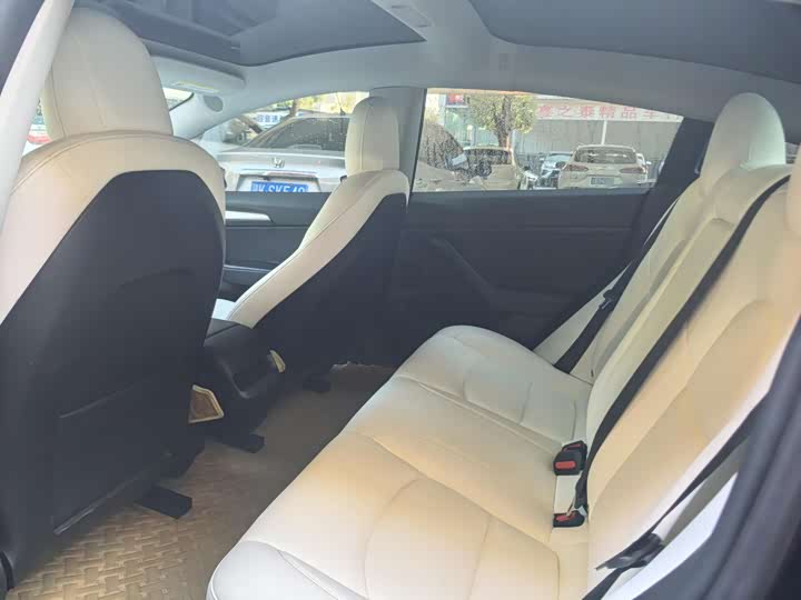 Фото 8 - Tesla Model 3