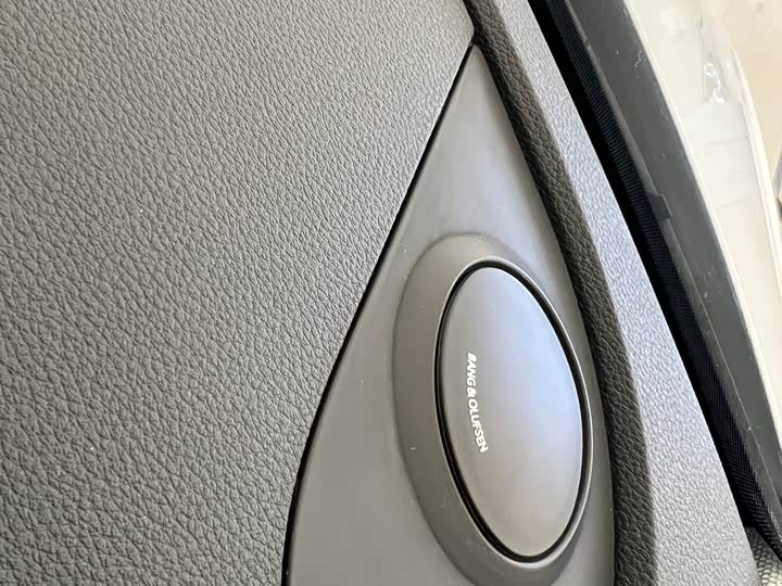 Фото 9 - Audi A4L