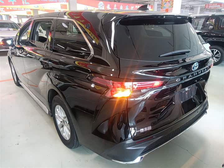 Фото 5 - Toyota Granvia