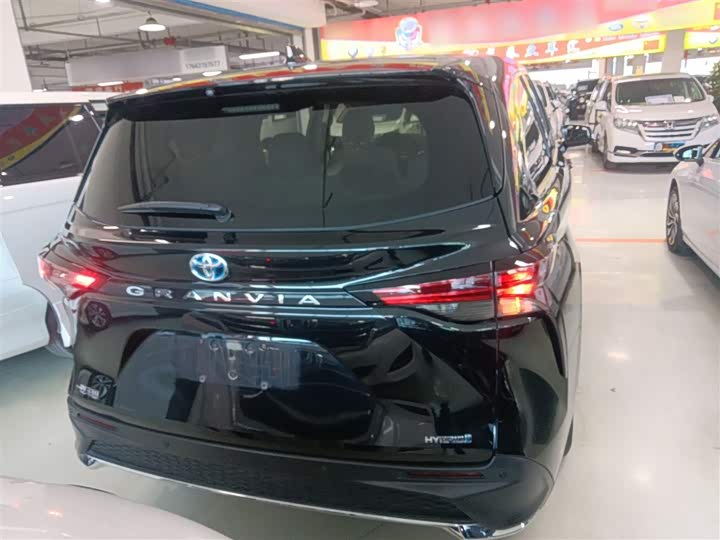 Фото 6 - Toyota Granvia