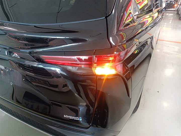 Фото 8 - Toyota Granvia