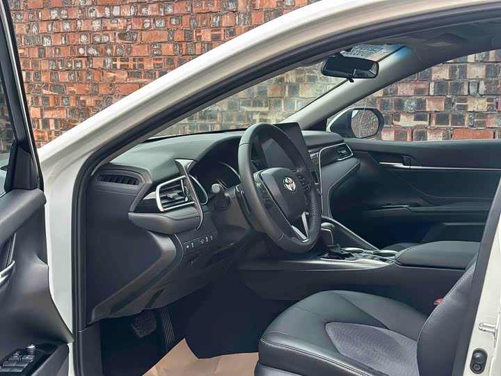 Фото 6 - Toyota Camry