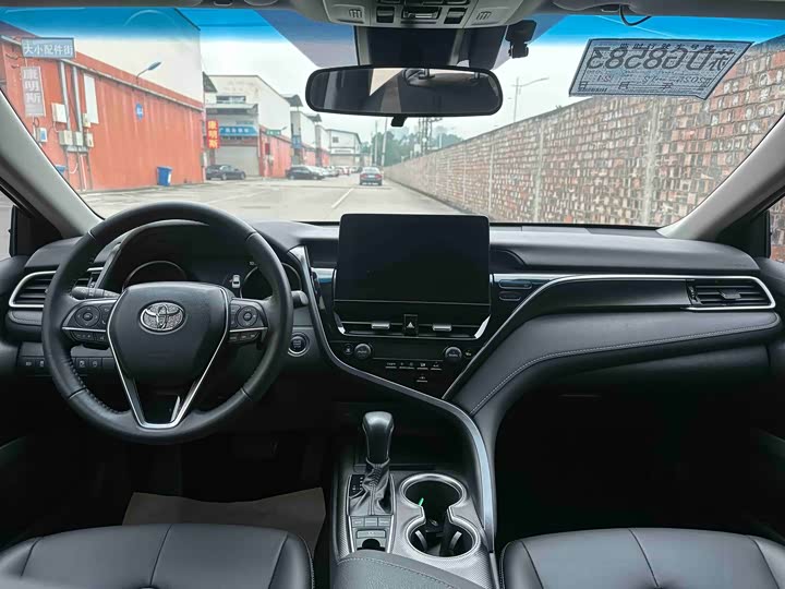 Фото 8 - Toyota Camry