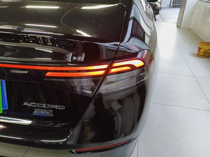 Фото 8 - Honda Accord