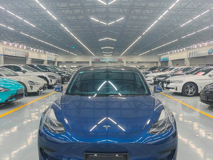 Фото 2 - Tesla Model 3