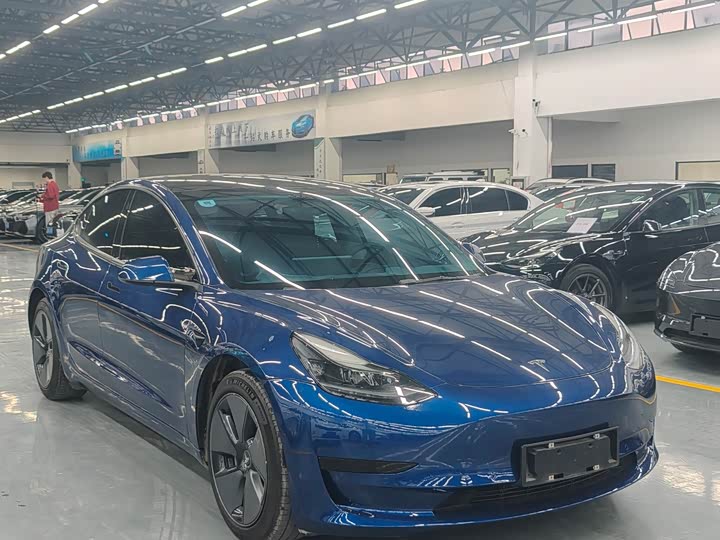 Фото 3 - Tesla Model 3