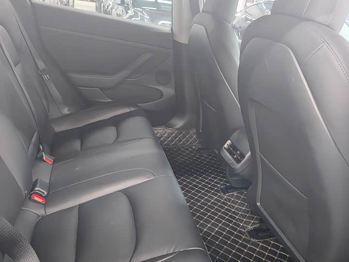 Фото 8 - Tesla Model 3