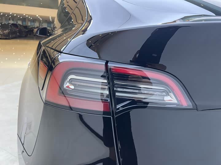 Фото 8 - Tesla Model Y