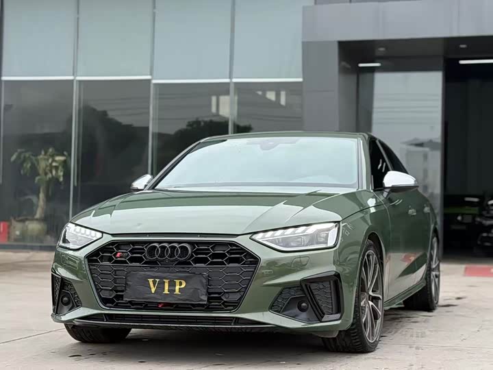 Фото 1 - Audi S4