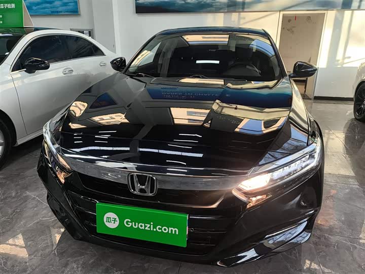 Фото 3 - Honda Accord