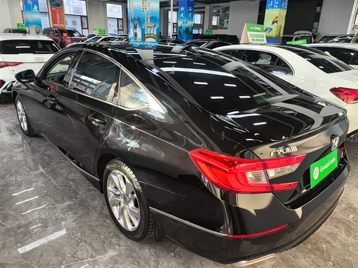 Фото 5 - Honda Accord