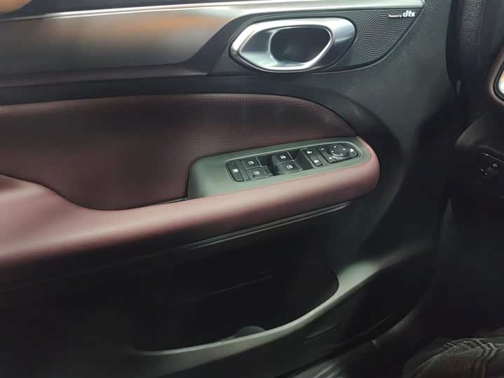 Фото 7 - GAC Trumpchi M6