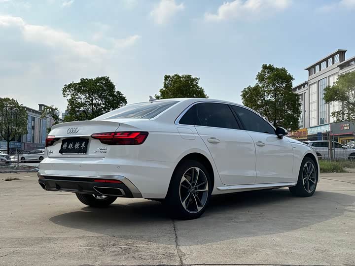 Фото 5 - Audi A4L