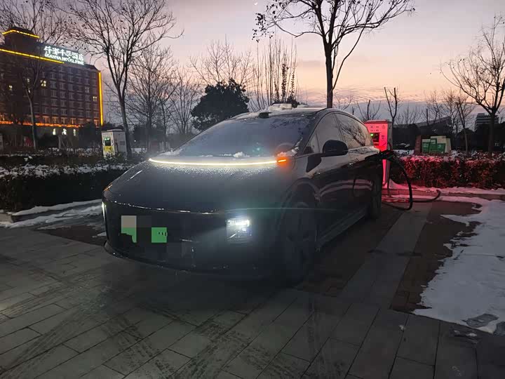 Фото 1 - LiXiang i8