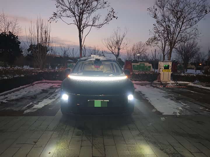 Фото 2 - LiXiang i8