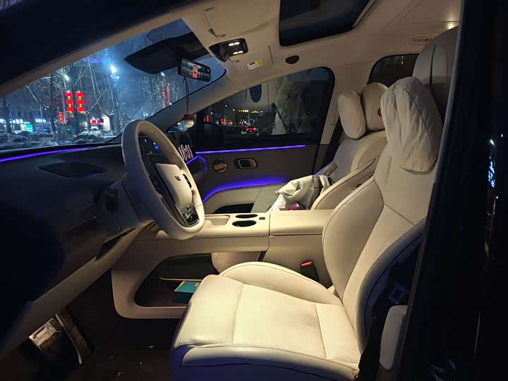 Фото 4 - LiXiang i8