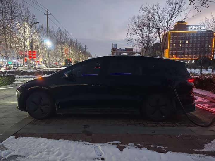 Фото 9 - LiXiang i8