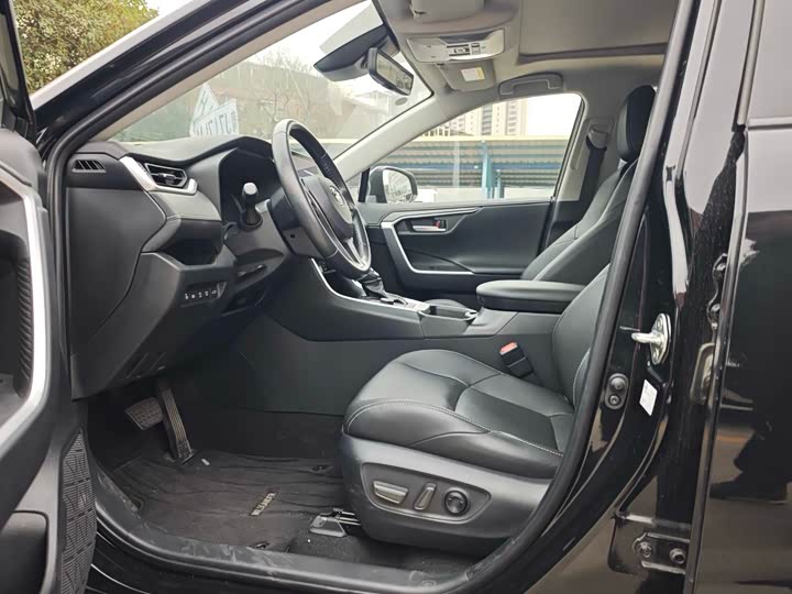 Фото 4 - Toyota Wildlander