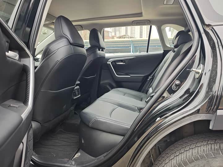 Фото 6 - Toyota Wildlander