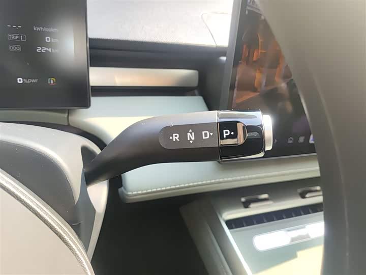 Фото 7 - Roewe D6