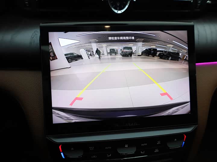 Фото 3 - Maserati Quattroporte