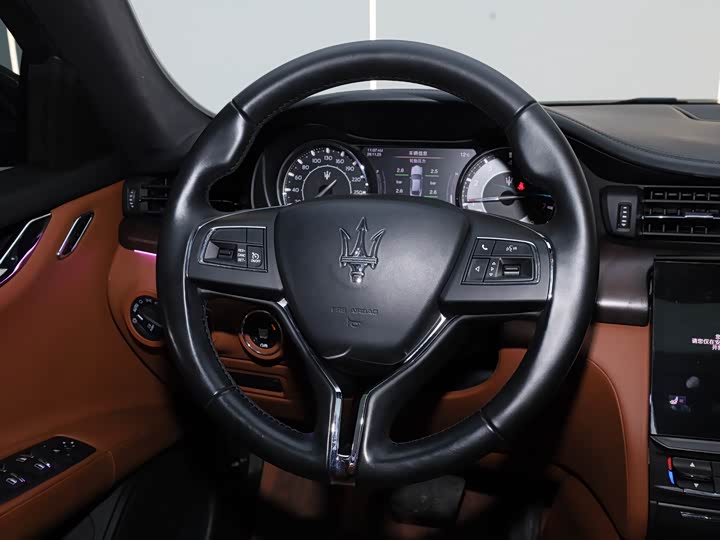 Фото 4 - Maserati Quattroporte