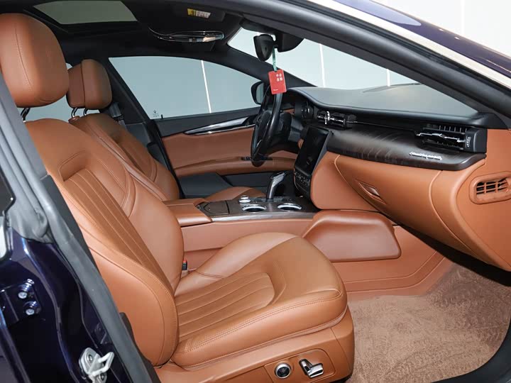 Фото 5 - Maserati Quattroporte