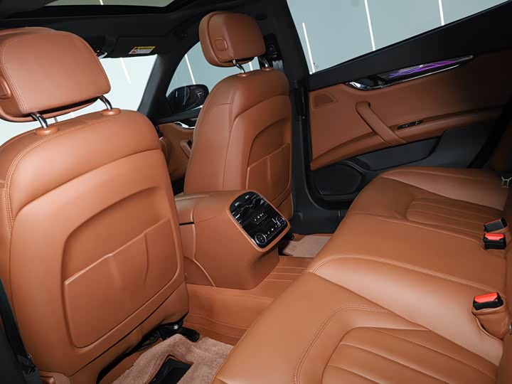 Фото 7 - Maserati Quattroporte