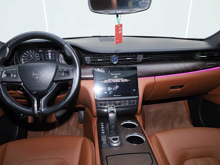 Фото 8 - Maserati Quattroporte