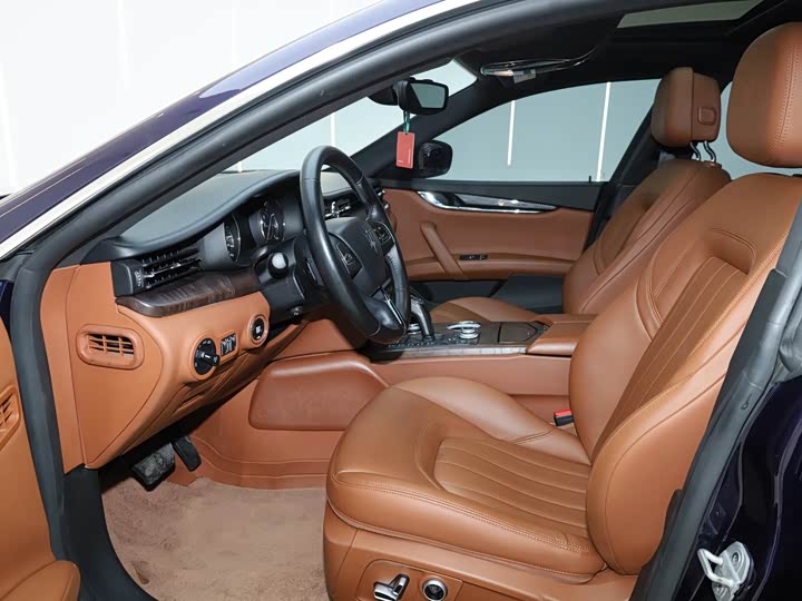 Фото 9 - Maserati Quattroporte