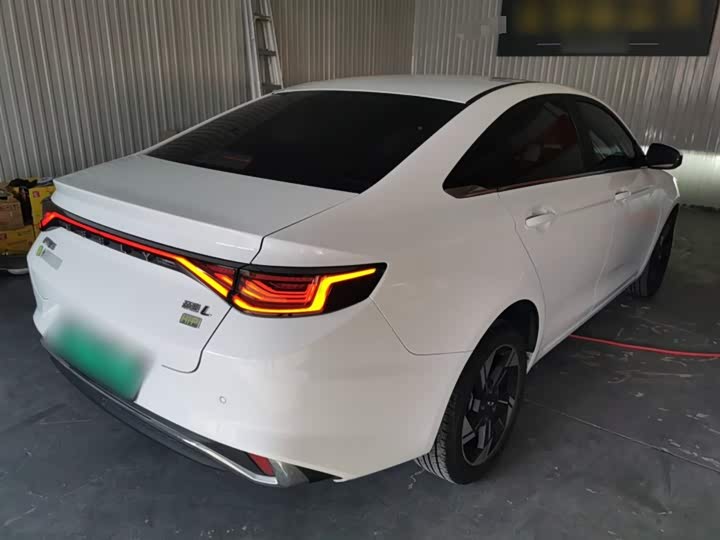 Фото 7 - Geely Emgrand L Hi·P Hybrid